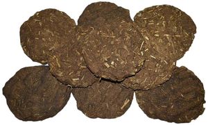 Pure Cow/Buffalo Dung Gobar Big Upla/uplay Cow/ Kande/gosse/thepdi/Cow Dung Cakefor Hawan, Puja &amp; Religious Purpose