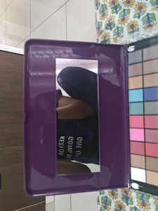 LaryRhooda Makeup Kit