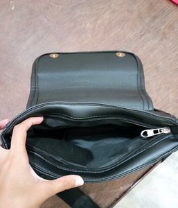 Stylish Black Crossbody Bag🖤