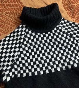 Crop Checkered Turtleneck Sweater
