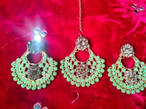 Trendy Earrings And Mangtikka Jwellery Sets