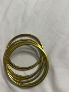 Women&#39;s bangles