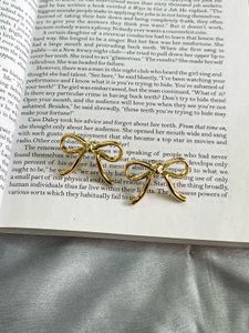 2 Bow Earrings And Chain