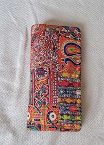 Colorful Patterned Wallet Having One Zipper