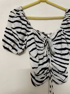 H&amp;M Black &amp; White Top