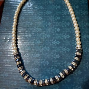 Elegant Pearl Beaded Necklace With Black Crystals