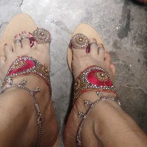 Slippers &amp; Bellis