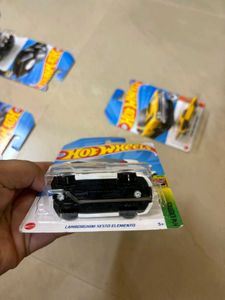 Hot Wheels Lamborghini &amp; &#39;69 Dodge