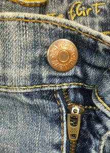 Old Navy&#34;The Flirt&#34;Mid-Rise DenimJeanShorts