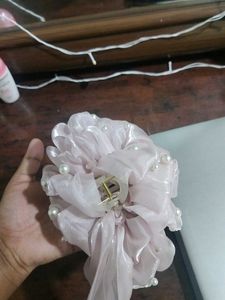 Pearl Hair Claw Clip