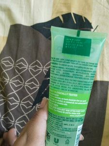 Simple Refreshing Facial Wash