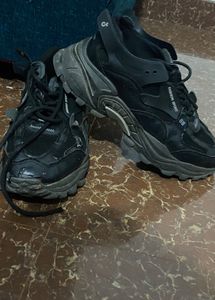 chunky black shoes sneaker