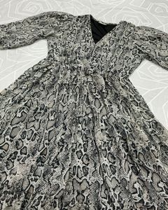 Women FIERCE SNAKE PRINT FLOWY DRESS ( SIZE 2XL)
