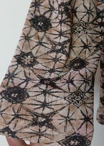 Y2k Patterned V-Neck Top