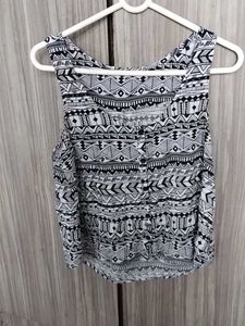 Black &amp; White Tribal Print Sleeveless Crop Top