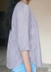 Patterned 3/4 Sleeve Top