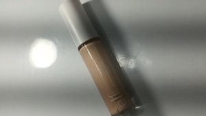 ELF Cosmetic Hydrating Camo Concealer ,light Ivory
