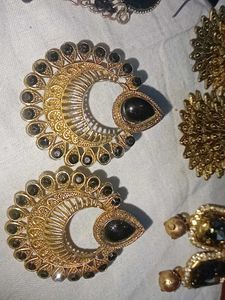 8 Sets Of Earings