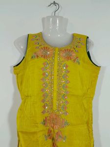 Gold Yellow Embroidered Kurta Set Women&#39;s