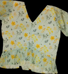 V-NECK COTTON FLORAL TOP – with Ruffle Hem