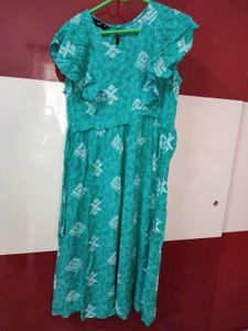 Sleeveless Maternity Gown