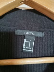 Forever 21 BLACK T SHIRT XS 26&#34;