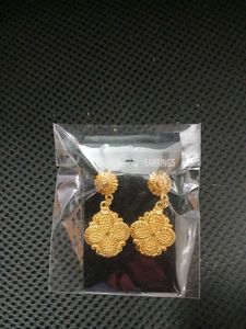 Gold Tone Necklace &amp; Earrings Set