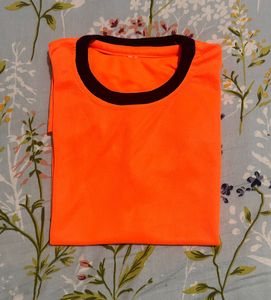 NEW Tshirt (Size S)