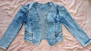 "Chic Indigo Short Denim Jacket – Effortless Style