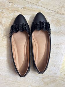 Black Ballet Flats