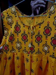 size : 44 (can be altered according to size) maxi dress sleevless