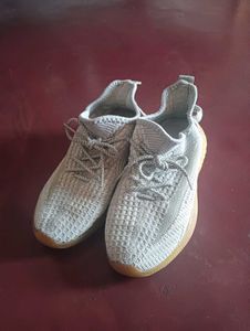 Yeezy Sports Shoes In Coins