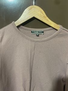 Ribbed Knot-Front Puff Sleeve Top