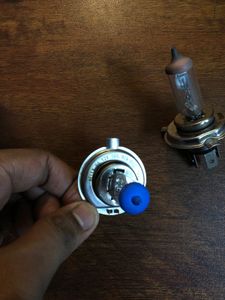 2 Halogin Bulb Only One Filament Burn Second Is Wo