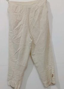 Summer Comfort: Lightweight Cropped Tro