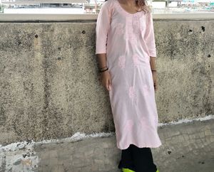 Elegant Pink Embroidered Kurta