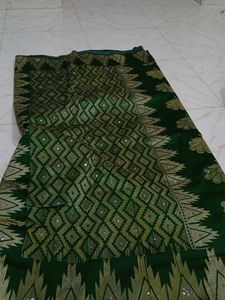 Saree With Gold Blouse