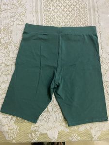 H&amp;M women’s Green Shorts (M)