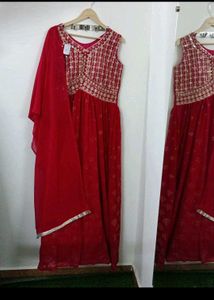 FIXED PRICE!!!WEDDING GOWN WITH DUPATTA
