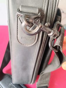 Targus Laptop+office leather Bag Good condition