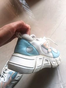 Stylish Women&#39;s Sneakers