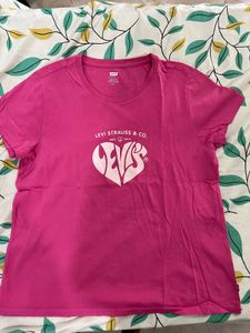 Levi's Graphic Tee - Pink with Heart Logo