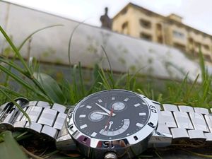 Unused Premium Silver Wrist Watch For Man &amp; Women