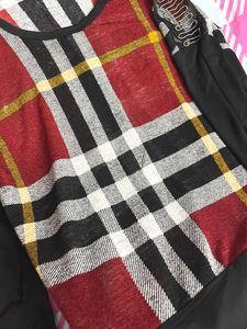 Loose Fitted Top With Net sleeves