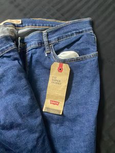 Levi&#39;s 710 Super Skinny Jeans