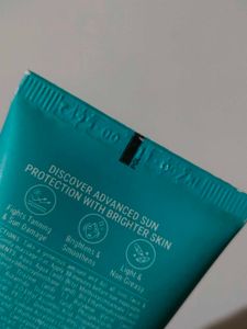 Lakme Sun Expert with 1% Nia-C