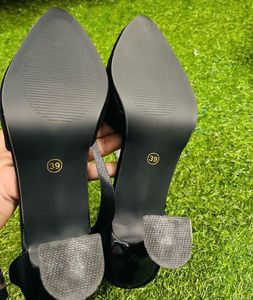 Black pearl design Sandal