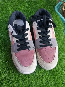 Trendy color-block sneakers
