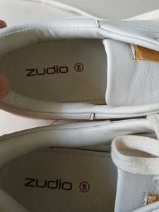 Zudio White Sneakers
