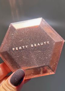 Fenty Beauty Diamond Bomb Highlighter:- Rose Rave